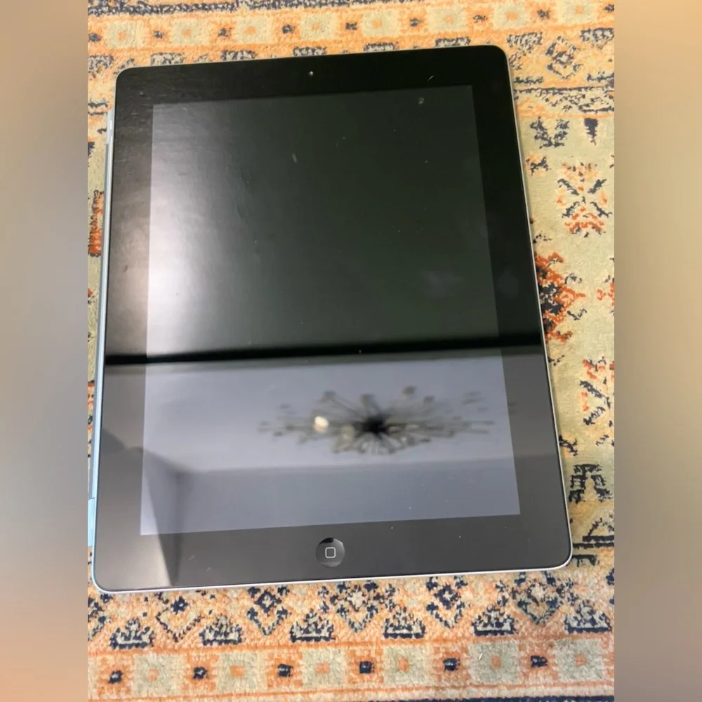 Apple iPad 2 16gb Bundle Charger /Case And Original Box Needs Factory Reset